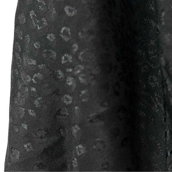 Kirious NWT Women’s Bell Sleeve Satin Twist Front Crop Top‎ Blouse  Sz M - Picture 6 of 8